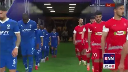 ورود بازیکنان پرسپولیس به زمین ورزشگاه کینگدام آرنا ریاض