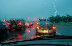 الزام کاهش ۱۰ درصدی سرعت در زمان بارندگی برای کاهش حوادث جاده‌ای