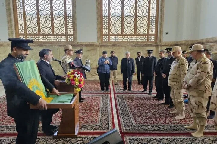 پرچم متبرک حرم امام حسین (ع) توسط مرزبانان وارد مشهد شد