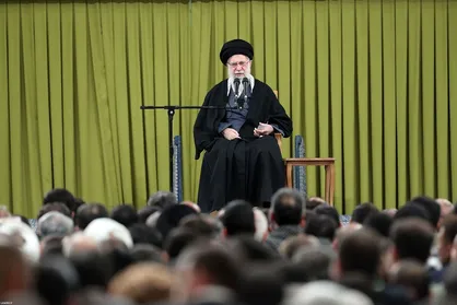 رهبر انقلاب: آمریکایی&zwnj;ها بدانند اگر جنگی راه بیندازند این بار جنگ منطقه&zwnj;ای خواهد بود/فتنه اخیر شبیه کودتا بود + فیلم