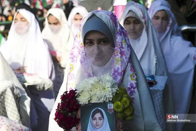 اقامه نماز جماعت صبح در میدان انقلاب اسلامی + فیلم