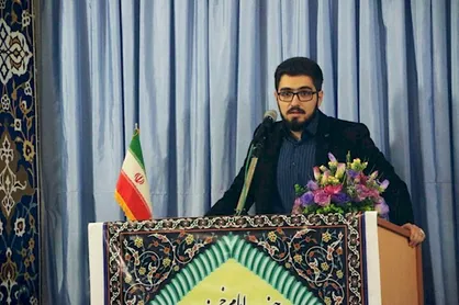 وظیفه دانشجو عدالت خواهی است/ پرچم گفتمان باید دست جوان انقلابی باشد