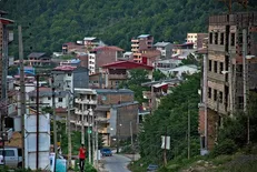 مستندی از وضعیت اسفبار ساخت و ساز در روستای زیارت / دوست داری با ویلای کدوم مسئول همسایه باشی؟