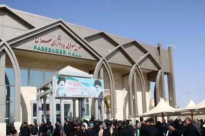 استقبال خاص عراقی&zwnj;ها از زائران اباعبدالله در مرز مهران + فیلم