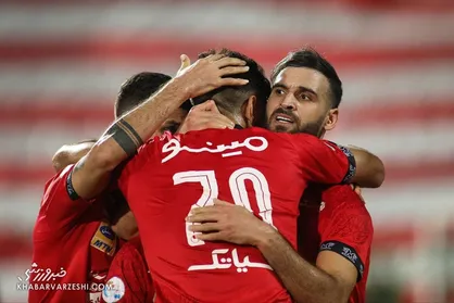 ستاره پرسپولیس پاسخ مدیران را نمی&zwnj;دهد/ شماره ۸ در دبی می&zwnj;ماند؟