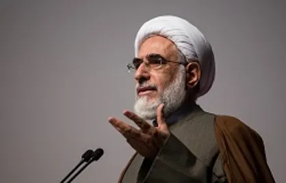 منتجب&zwnj;نیا: به روحانی گفتم تصمیم به افزایش قیمت بنزین پوست خربزه&zwnj;ای است زیر پای شما