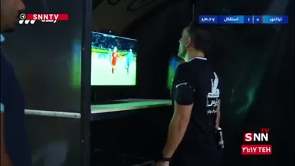 با بازبینی صحنه توسط var پنالتی به سود تراکتور گرفته شد