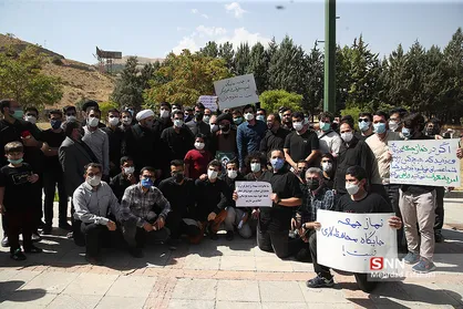 اعتراض جمعی از دانشجویان دانشگاه&zwnj;های تهران به برکناری امام جمعه لواسان + عکس و فیلم