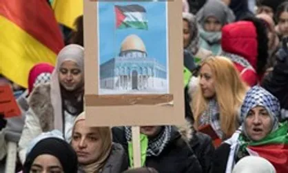 مخالفان فرانکفورتی سیاست&zwnj;های ترامپ در زمینه قدس به خیابان ریختند