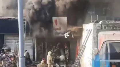 مهار آتش&zwnj;سوزی مغازه لوازم یدکی موتورسیکلت در میدان قیام