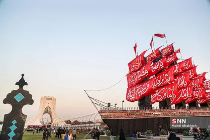 کشتی سَفینَهُ الْنِّجاة در میدان آزادی