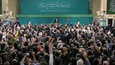 لحظه ورود رهبر معظم انقلاب به دیدار مردم آذربایجان شرقی در حسینیه امام خمینی(ره) + فیلم