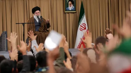 معرفت و آگاهی خود را افزایش دهید. حرکت علمی باید شتاب بگیرد