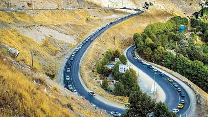 جاده چالوس از مرزن&zwnj;آباد به سمت تهران و کرج مسدود شد