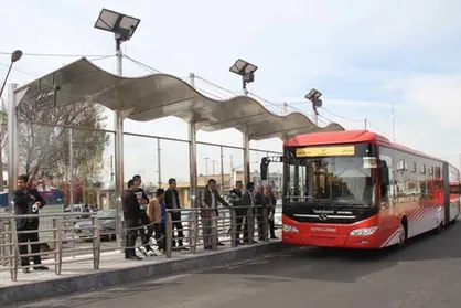 کسی پاسخگوی مشکلات کارگران اتوبوسرانی تبریز نیست / پاسخ عجیب مسئولان درباره استخدام افراد تحت پوشش بهزیستی!+ فیلم