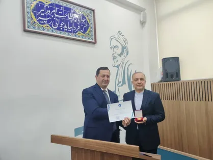عالی&zwnj;ترین مدال دانشگاه دولتی ایروان برای سفیر ایران