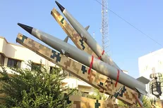 لانچر دو فروندی موشک «رعد-۵۰۰» به نمایش درآمد