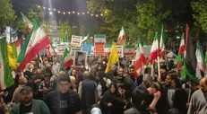 سیل جمعیت مدافعان ایران در شب ۲۱۸ بجنورد + فیلم