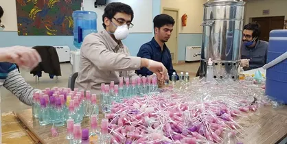 ۸۰۰ مایع ضدعفونی از سوی دانشجویان دانشگاه علم و صنعت در محله&zwnj;های تهران توزیع شد