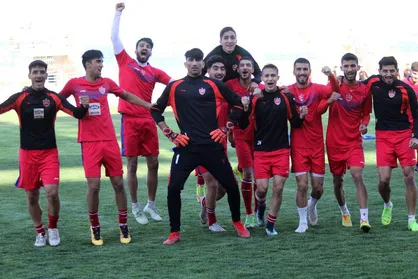 پرسپولیس راهی امارات شد