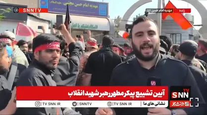 پیکر رهبر شهید انقلاب وارد سیل جمعیت مردم شد + فیلم