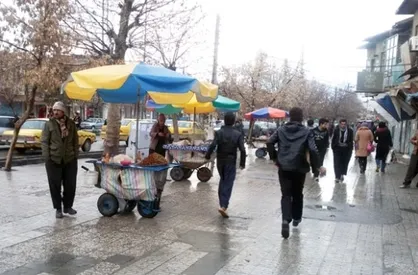 نرخ بیکاری در کشور بیش از ۳۵ درصد است/ دولت بیکاری پنهان را در نظر نمی گیرد