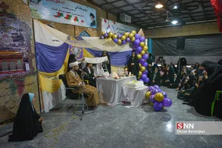 یک زوج شیرازی همزمان با فرارسیدن 22 اسفندماه، سالروز گرامیداشت مقام شهدا، آغاز زندگی مشترک خود را در جوار مزار شهدای گمنام گلزار شهدای این شهر جشن گرفتند.