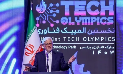 عارف: به یک حرکت جهادی و با نشاط نیاز داریم/ در دستاورد&zwnj;های دفاعی دست برتر را داریم، اما در صنایع خودروسازی چه کار کرده ایم؟