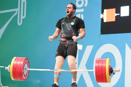کسب ۳ طلا برای معتمدی / قهرمان ایران موفق به شکستن رکورد جهان نشد