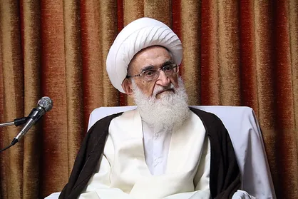 آیت&zwnj;الله نوری همدانی: هرگونه تعرض به رهبر انقلاب حکم محارب دارد