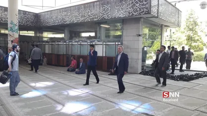 نیلی در مسجد دانشگاه تهران حاضر شد / رئیس دانشگاه تهران: با عاملان هنجارشکنی در دانشگاه برخورد می&zwnj;کنیم + فیلم و عکس
