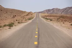 نماینده دشتستان: جاده وحدتیه چهار بانده می‌‌شود