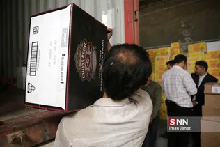 کشف و توقیف محموله بزرگ مشروبات الکلی و مواد غذایی قاچاق در مشهد
