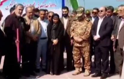 آغاز عملیات کلنگ&zwnj;زنی احداث ۱۱۰ واحد مسکونی در بوموسی با حضور وزیر راه و شهرسازی