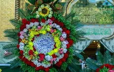 پرچم مزین به نام امام حسن (ع) در ایوان نجف برافراشته شد