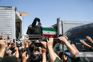 روزنامه پاکستانی: ۴۳ میلیون نفر در مراسم تشییع «رهبر شهید» شرکت کردند + عکس