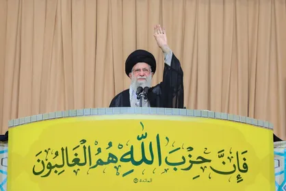 قاب ماندگار نماز جمعه نصر با آیه &laquo;فَإِنَّ حِزْبَ اللَّهِ هُمُ الْغَالِبُونَ&raquo;