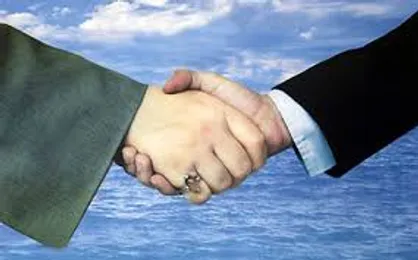 سازندگی و رفع نیاز&zwnj;های جامعه از برکات وحدت حوزه و دانشگاه است