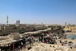 مردم شهر مقدس قم از نقاط مختلف شهر با برپایی دسته‌جات عزاداری به مناسبت روز تاسوعای حسینی به سمت حرم مطهر بانوی کرامت حرکت کرده به عزاداری و سوگواری می‌پردازند. 