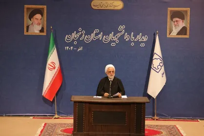 اژه&zwnj;ای: واقعا از اینکه دیر به محیط دانشگاه آمدم مغبون هستم / نقد با ادبیات نامناسب اثر آن را کم می&zwnj;کند + فیلم