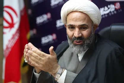 توهم روحانی باعث می&zwnj;شود رفتار&zwnj;های غیرمنطقی نشان دهد/ اعضای شورای عالی انقلاب فرهنگی به رئیس جمهور تذکر آئین نامه&zwnj;ای بدهند