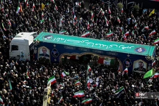 مراسم تشییع شهدای ناوگان دنا در میدان انقلاب تهران