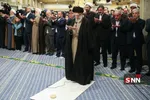 تصاویر اقامه نماز به امام رهبر معظم انقلاب