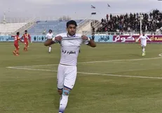 بازیکن ماشین‌سازی و اصرار به آفساید بودن گل پرسپولیس+عکس