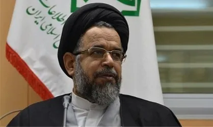 وزیر اطلاعات مجبور به ترک نمایشگاه مطبوعات شد