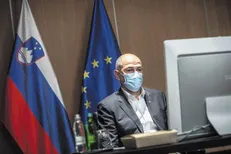 نخست وزیر اسلوونی هنگام سخنرانی در نشست منافقین فراموش کرده بود که رئیس دوره‌ای اتحادیه اروپا است