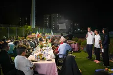 لحظه احساسی بدرقه ملی‌پوشان دوومیدانی؛ حدادی پرچم ایران را به تفتیان سپرد + فیلم