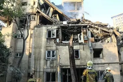 بازسازی بیش از ۵ هزار واحد آسیب&zwnj;دیده از جنگ ۱۲ روزه در البرز/ تعویض شیشه ۲۴۰۰ واحد انجام شد