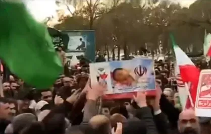 تصاویر تکان&zwnj;دهنده از تشییع پیکر یک نوزاد شهید جنگ رمضان در قزوین