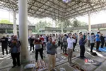 اقامه نماز عید فطر در مسجد دانشگاه تهران